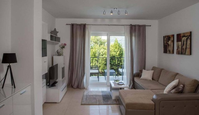 Villa Anita - Five Bedroom Villa with Swimming pool