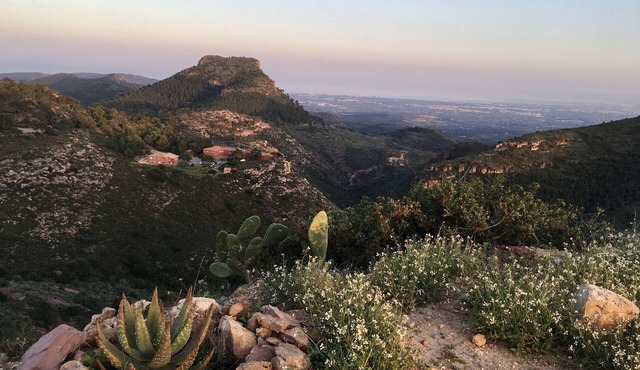 VILLA GLADYS. SIERRA CALDERONA VIEWPOINT in Segart