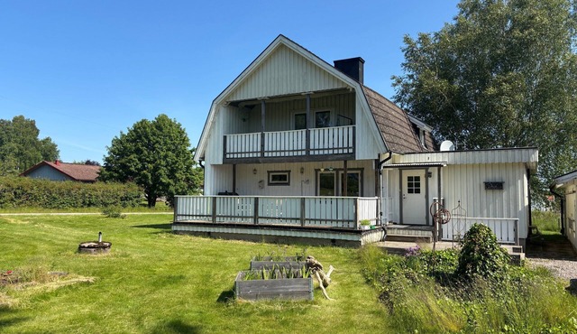 Villa Havsörn – Holiday Home with Sauna near Lake Kalvsjön