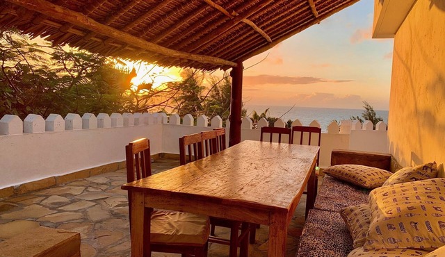 Villa with pool, stunning sea views, with own chef and staff on request in Msambweni