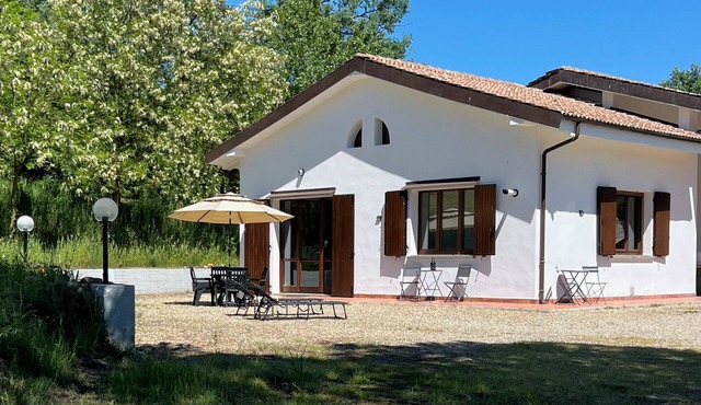 “Vineyard Views & Tranquility Near Dozza – Stylish New Refurbished Apt Sleeps 4 in Emilia-Romagna