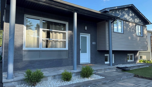 Warm and friendly Canadian home 20 minutes from Montreal in Mascouche