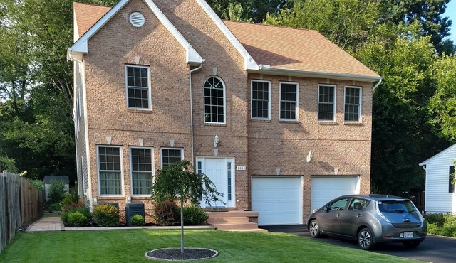 Washington DC Suburb with Quite Neighborhood Just A Stones Throw From Everything in Silver Spring