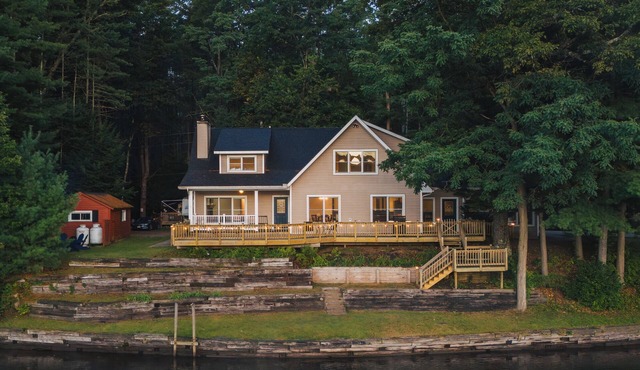 Waterfront Cabin with expansive deck near Saratoga & Lake George in Corinth