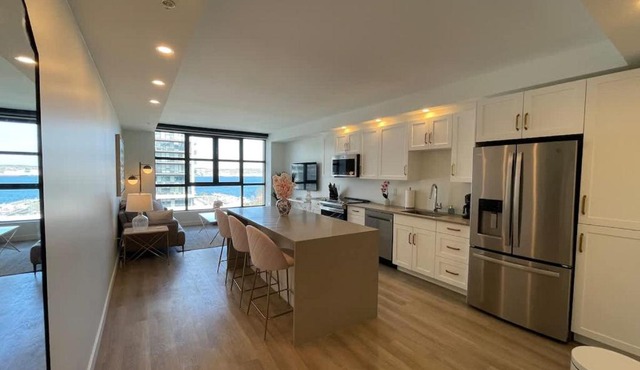 Waterfront large 1 BR with 6 appliances & gym in Halifax