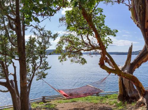 Waterfront Luxury, Chef's Kitchen & Sunset Views