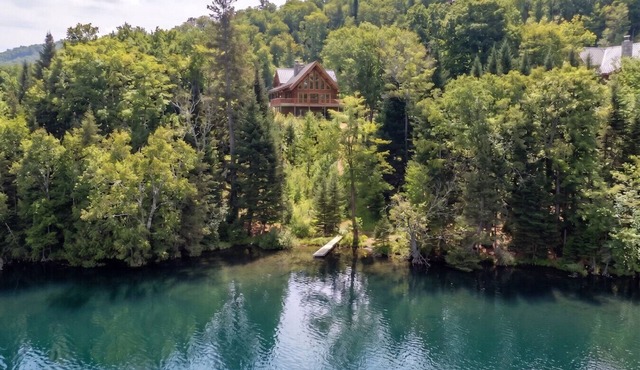 WaterFront Rustic chic Tremblant in Mont-Blanc
