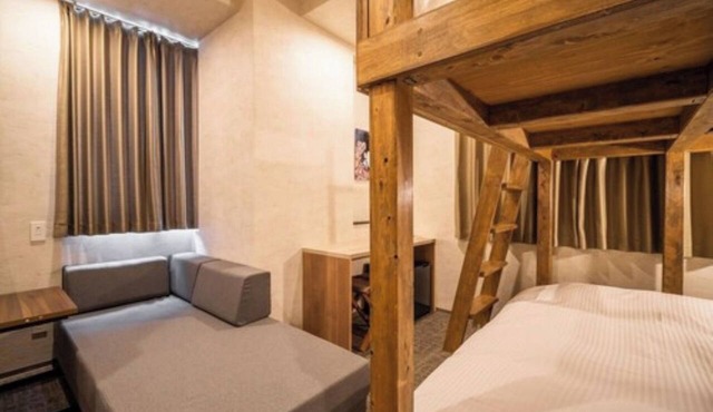 Well Stay Namba 5 person room 2 double beds/Osaka Ōsaka