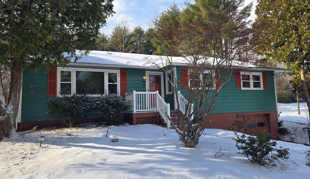 West Mountain Ski & Adventure Home w/Hot Tubn in Queensbury