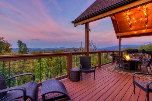 Woodsy Retreat w/Fire Pit & Resort Amenities