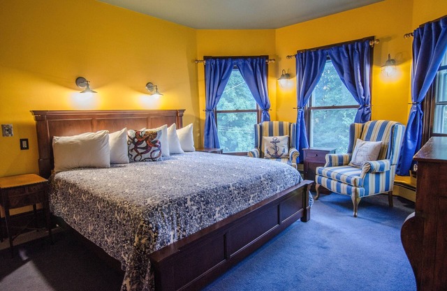 🍳 B&B ☕ 2-Bed Suite for Max 3 (2nd Fl), Custom Breakfast, Downtown Shelburne VT in Shelburne