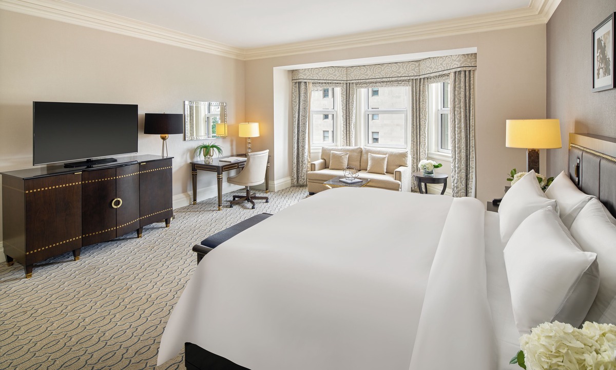 Byward Market - Parliament Hill Hotel | Fairmont Chateau Laurier Gold Experience