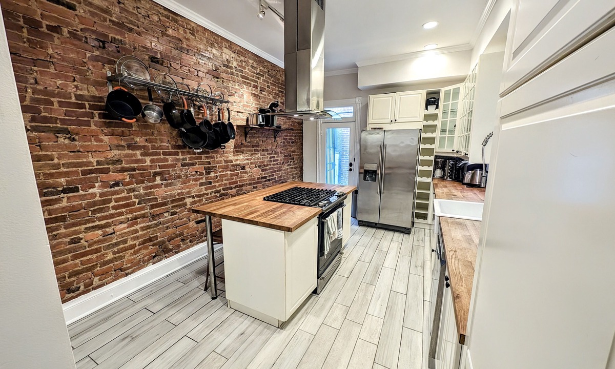 H Street Corridor House | Streetcars Union Station 4BR Capitol Hill Home