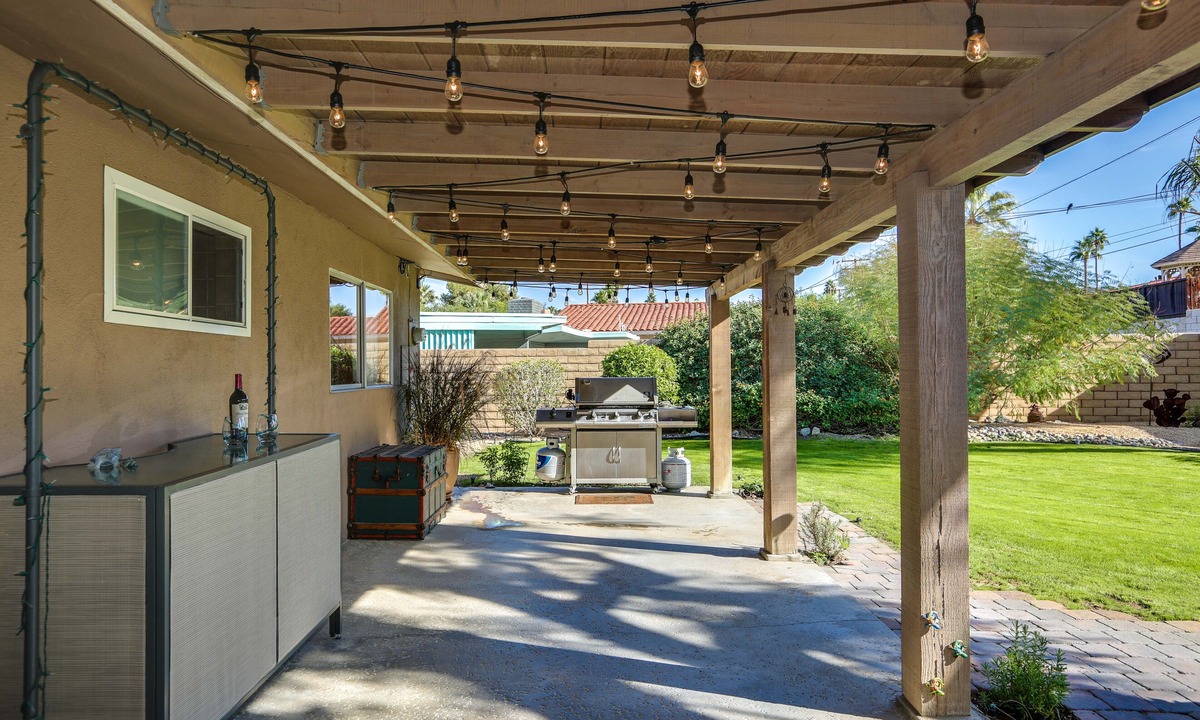 Palm Desert House | Luxury home just blocks from the magnificent El Paseo shops and restaurants