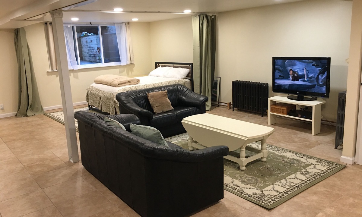 Mount Pleasant Apartment | 850sq. ft basement apartment in quiet area of Rock Creek Park