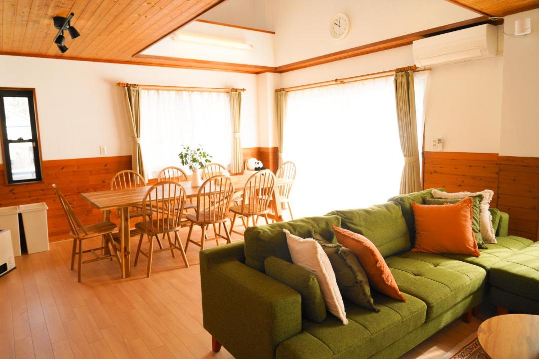 Togo-cho Apartment | 民泊 vacation rental "Seto Mori Lodge" Perfect for family trips sleeps up to 12 parking for 3 cars 15 minutes to Ghibli Park close to Nagoya Dome Toyota Museum and Toki Premium Outlets