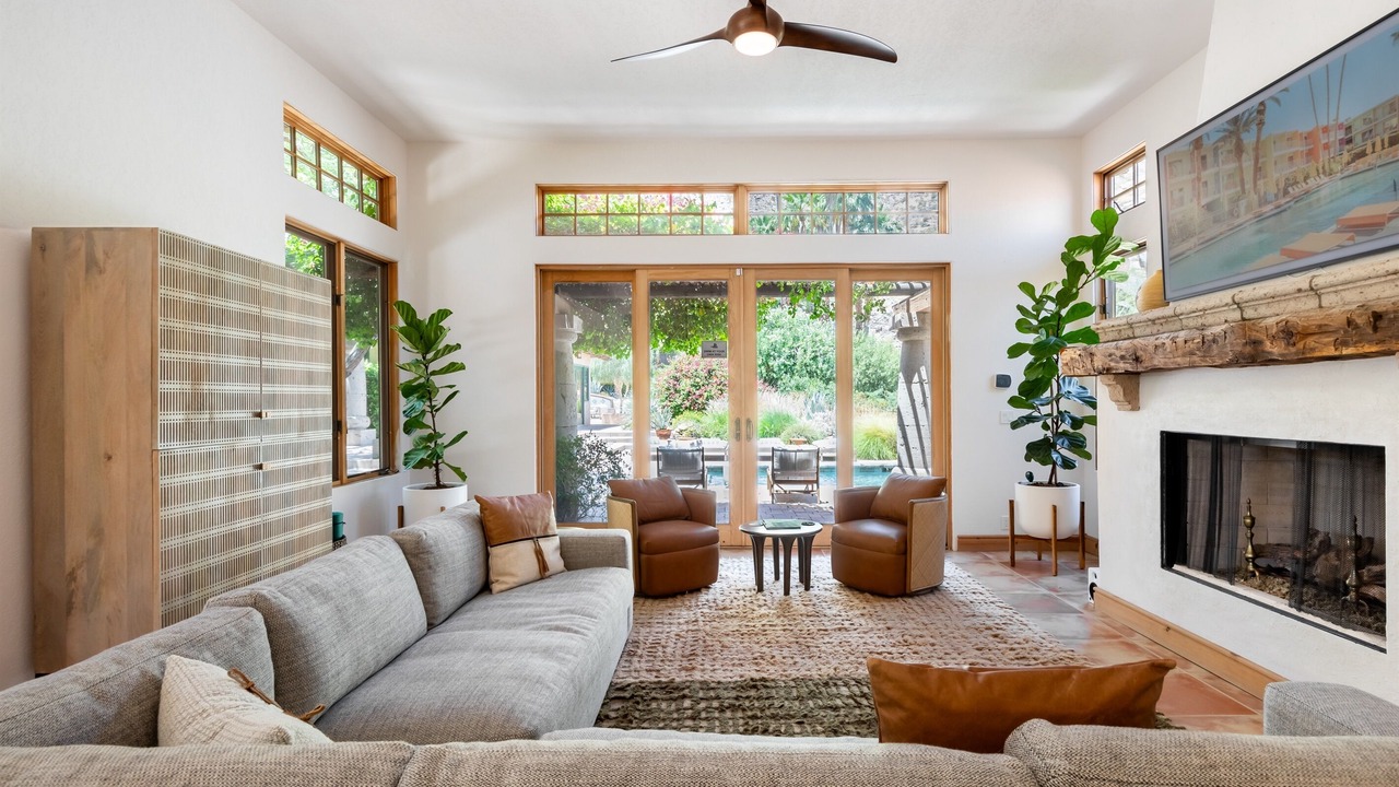Photo of Livingroom in Historic Tennis Club