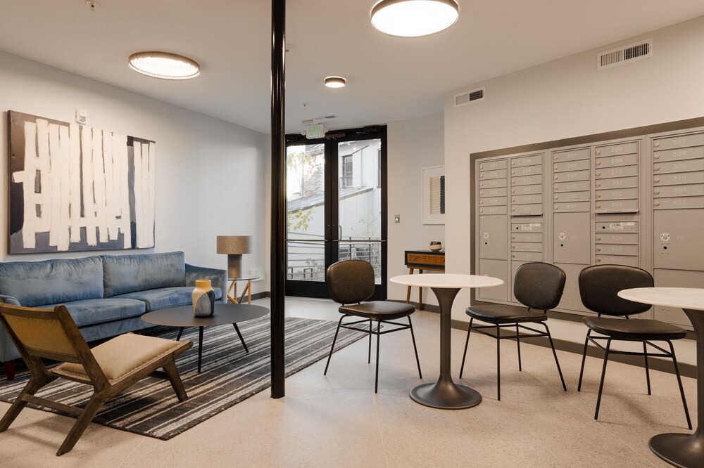 Photo of Livingroom in Navy Yard