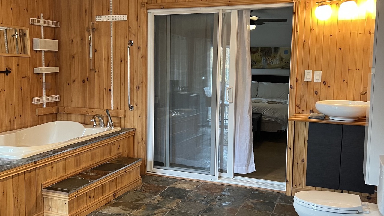 Photo of Bathroom in Notre-Dame-de-Bonsecours