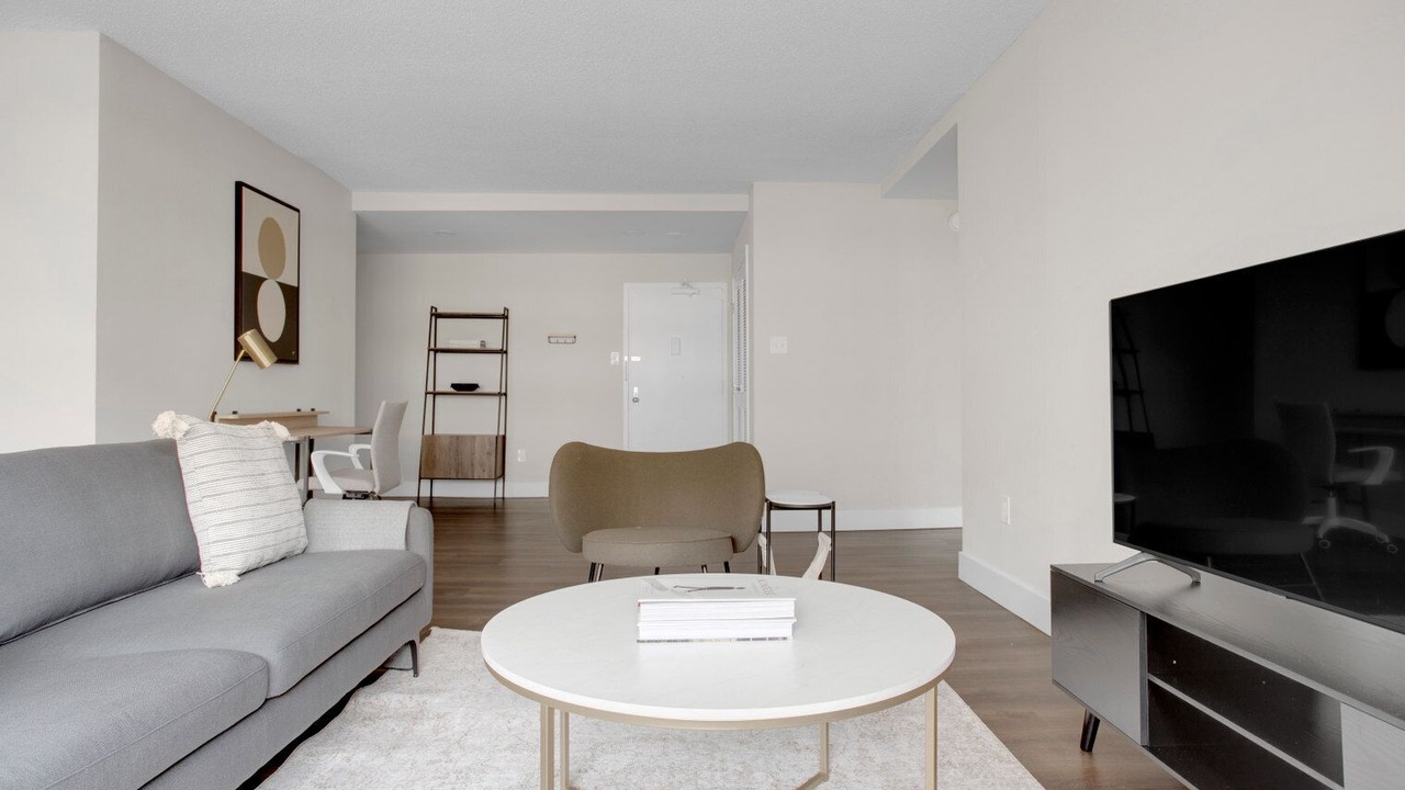 Photo of Livingroom in Crystal City