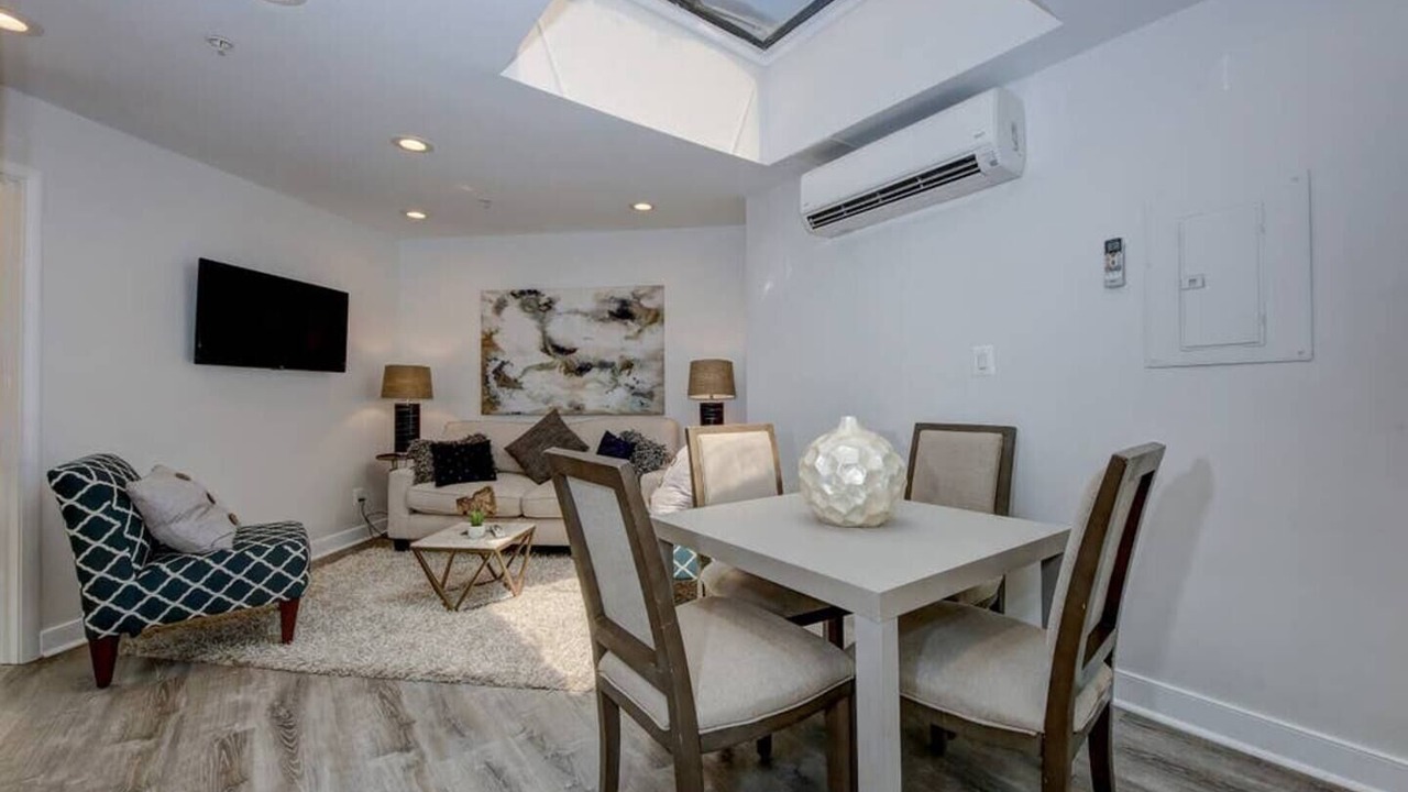 Photo of Livingroom in Dupont Circle