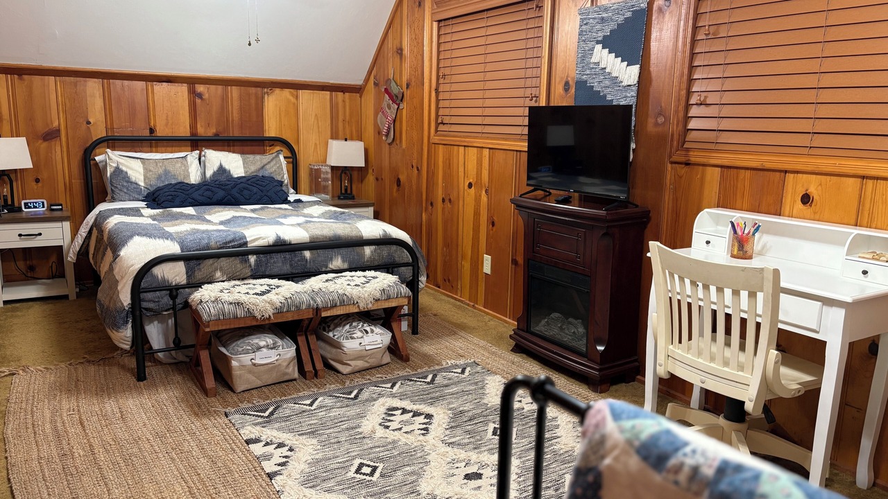 Photo of Bedroom in Sierra Cedars