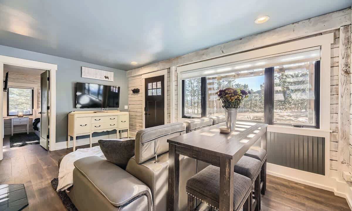 Photo of Livingroom in Indian Hills