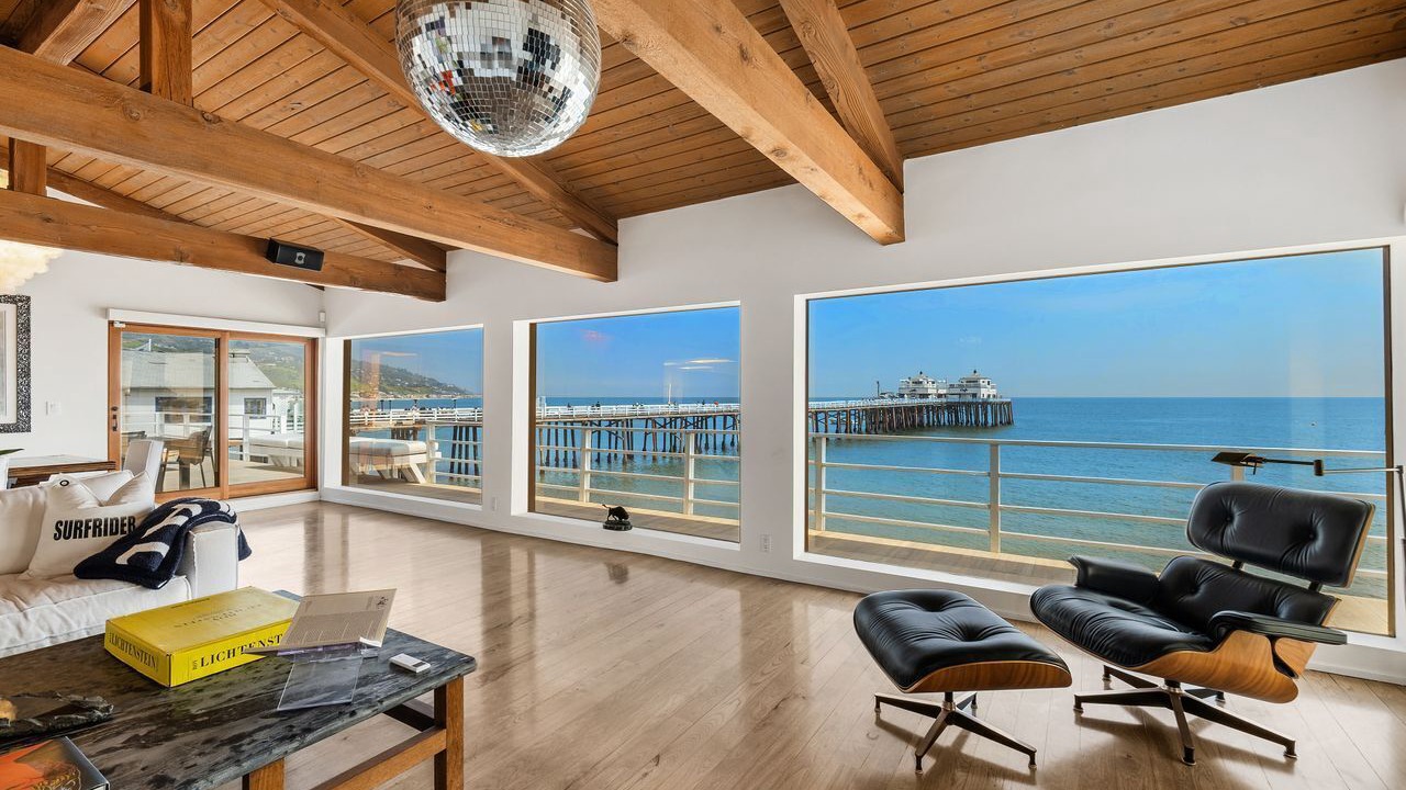 Photo of Livingroom in Eastern Malibu