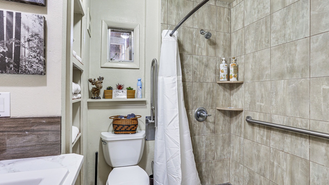 Photo of Bathroom in Pine