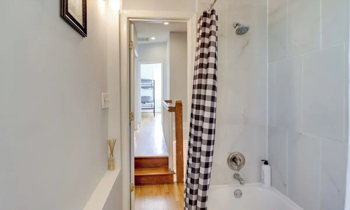 Photo of Bathroom in North Capitol Street