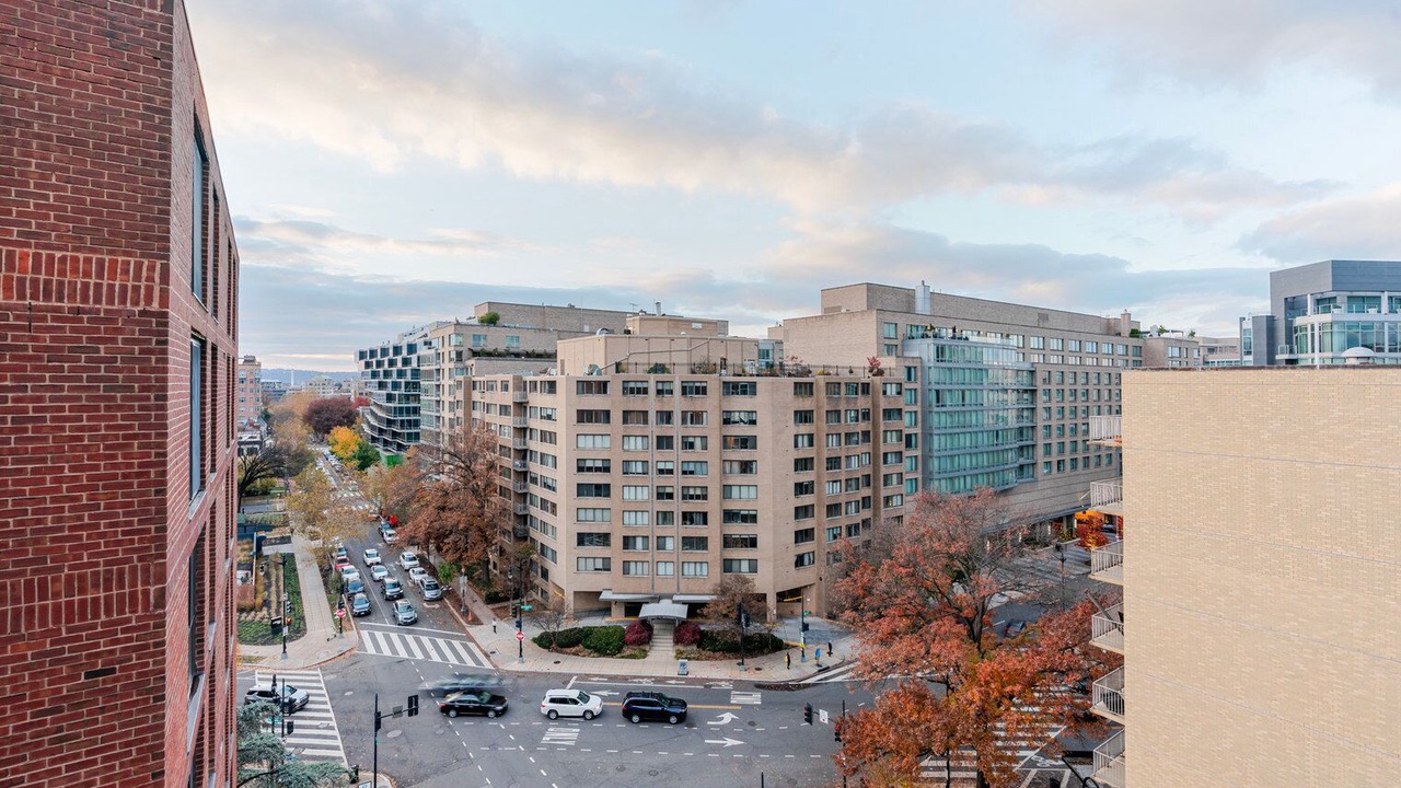 Photo of Outdoor in Connecticut Ave - K Street