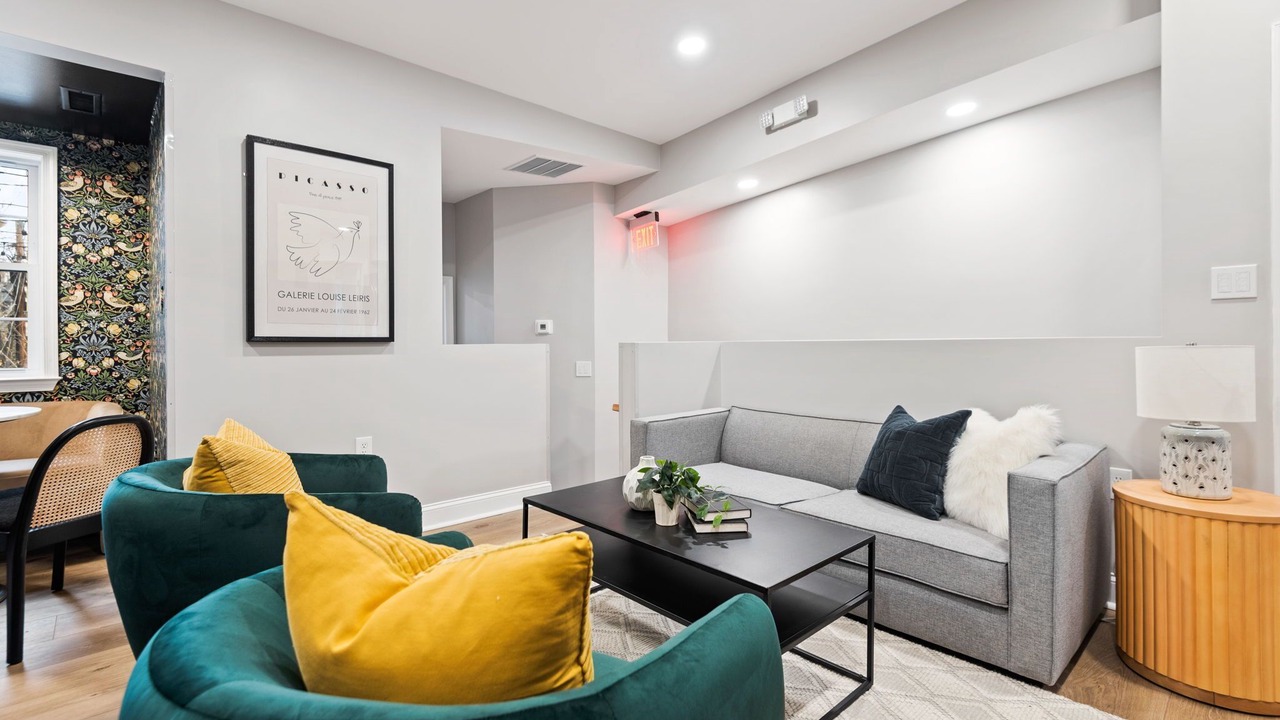 Photo of Livingroom in H Street Corridor