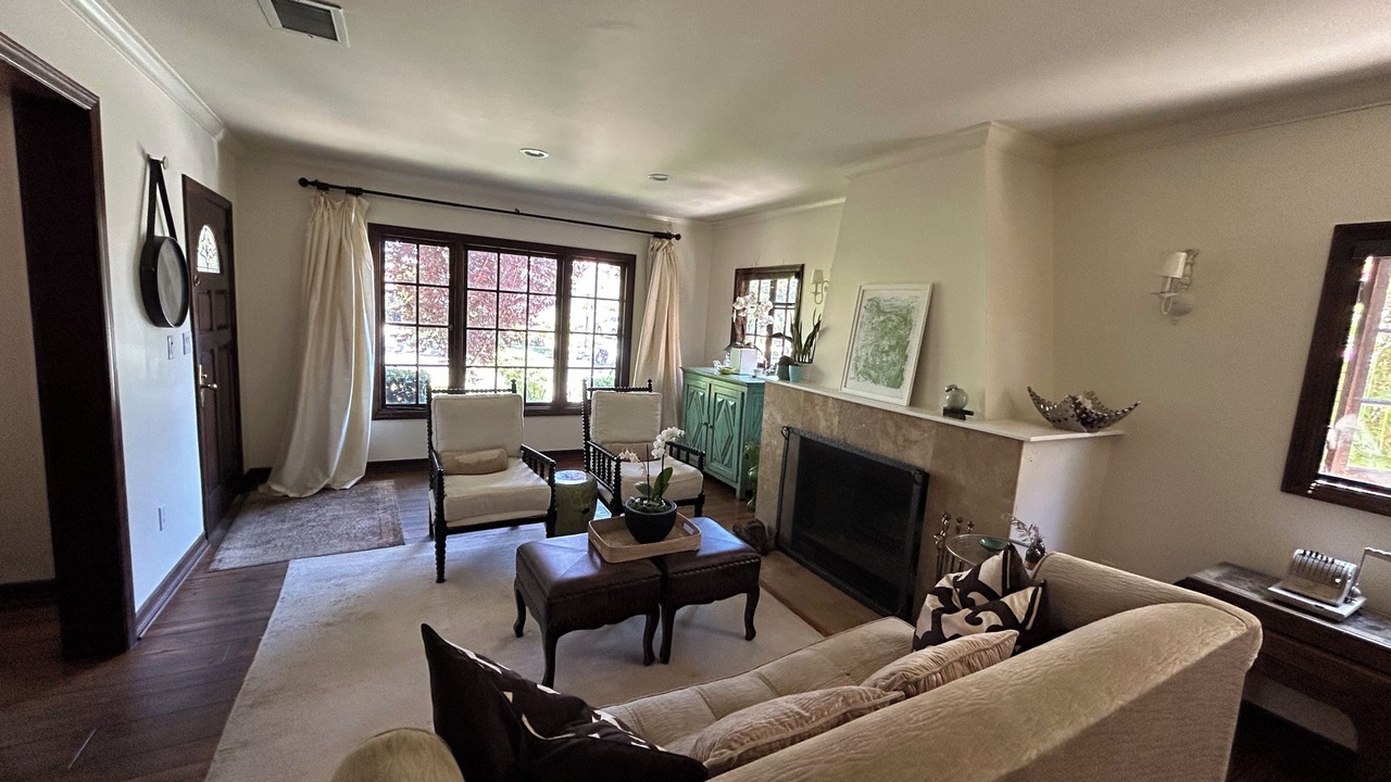 Photo of Livingroom in West Los Angeles