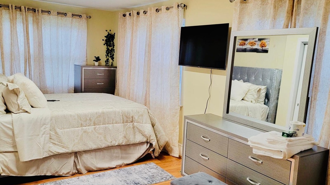 Photo of Bedroom in Riverdale
