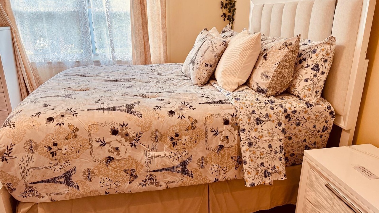 Photo of Bedroom in Riverdale