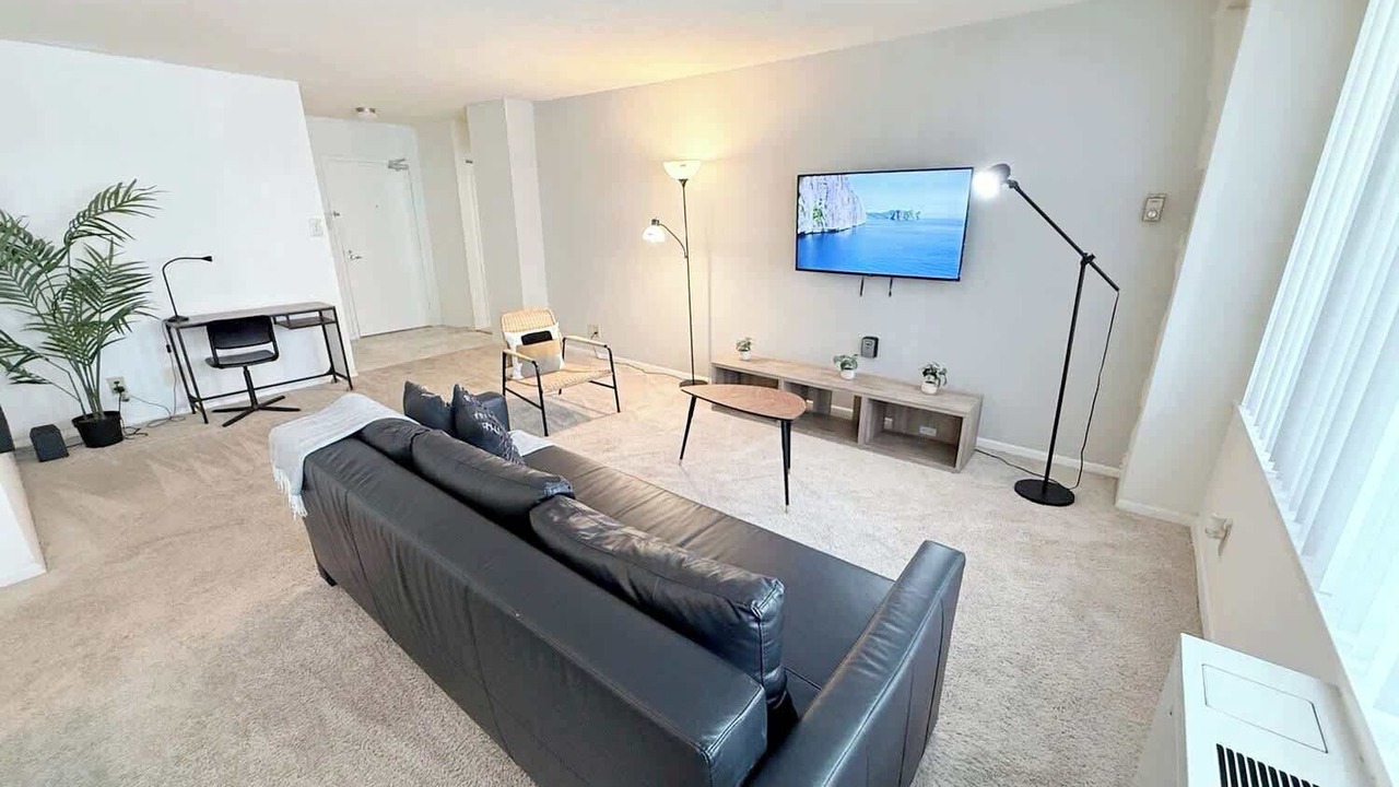 Photo of Livingroom in Crystal City