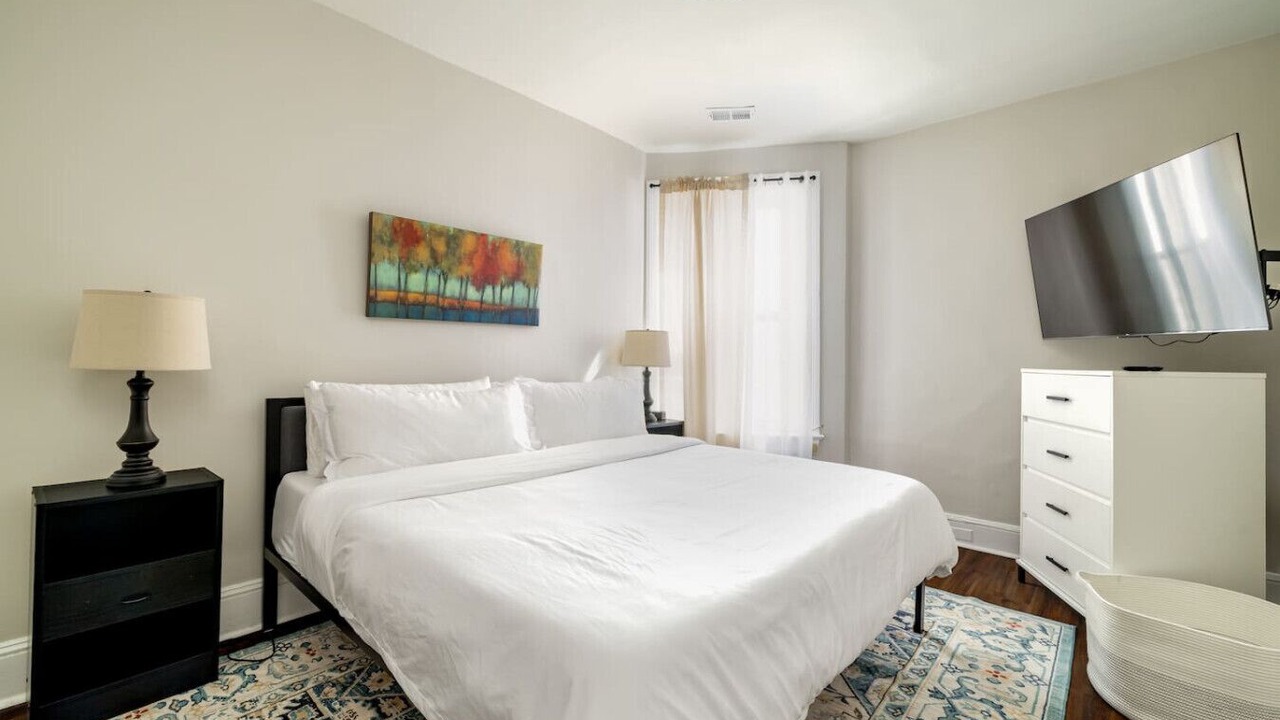 Photo of Bedroom in Adams Morgan