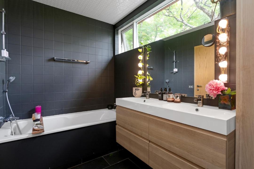 Photo of Bathroom in Laugardalur