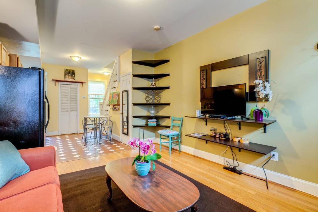 Photo of Livingroom in Near Northeast
