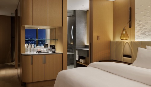 Room, 1 King Bed, Corner (View)
