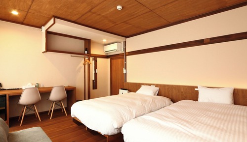 STAY1LargeTwinRoom