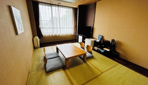 Japanese Style Room, Smoking