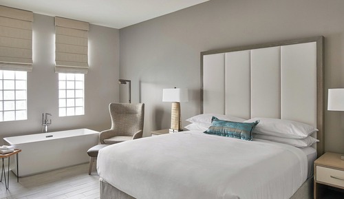 Premier Room, 1 King Bed, Mountain View (Hearing Accessible)