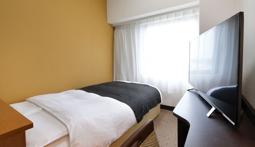 Semi-double Room, Smoking