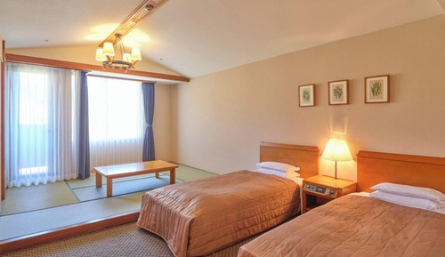 [Non Smoking] Japanese Western Style Room (2 Single Beds and 3 Futons)