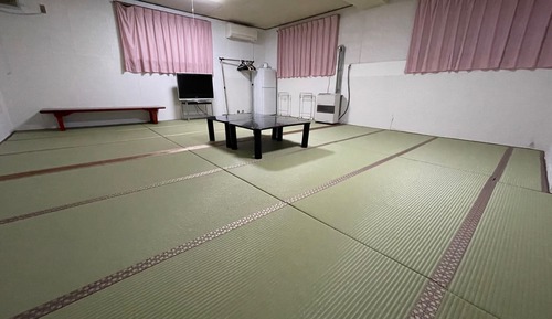 Japanese Style Room for 10 People, Shared Bathroom