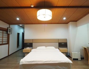 Queen Room with Shared Bathroom