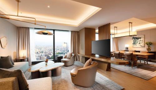 Premium Corner King Suite