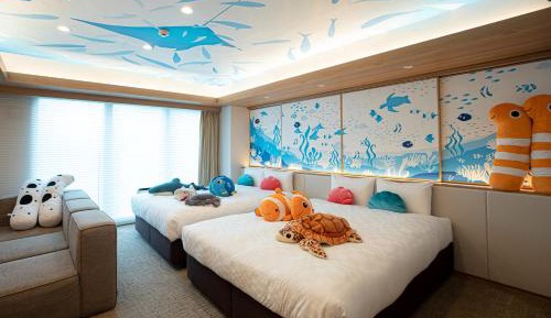 Superior Quadruple Room Aquarium theme