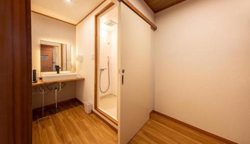 Japanese-Style Room with shower